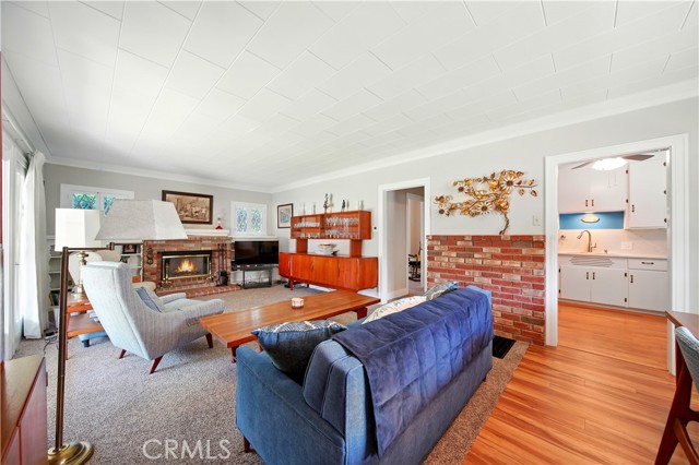 438 N Pasadena Avenue, Glendora CA: https://media.crmls.org/medias/58786f4a-d747-47ab-ad9d-596c391e3c7f.jpg
