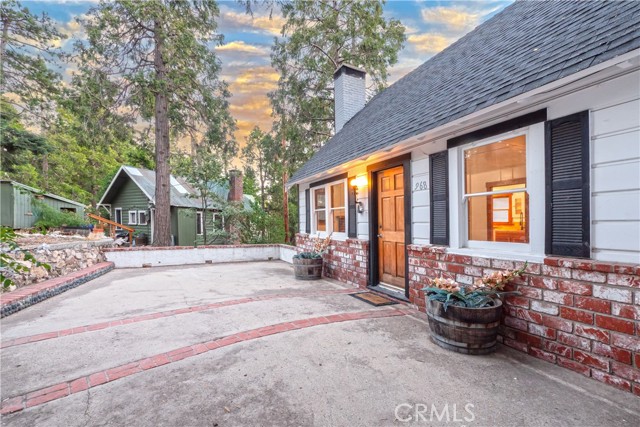 Detail Gallery Image 5 of 46 For 968 Ca-189, Twin Peaks,  CA 92391 - 3 Beds | 1/1 Baths