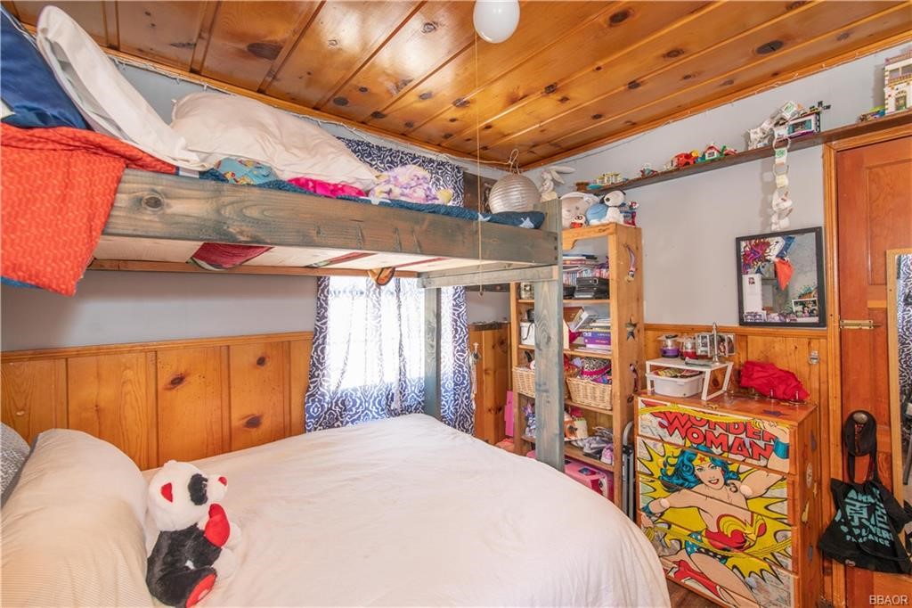 Detail Gallery Image 32 of 34 For 39998 Big Bear Bld, Big Bear Lake,  CA 92315 - 2 Beds | 1/1 Baths