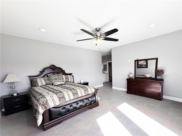 Image 33 of 50 For 449 Skylark  