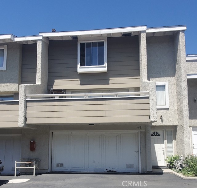769 Warwick Avenue photo 1