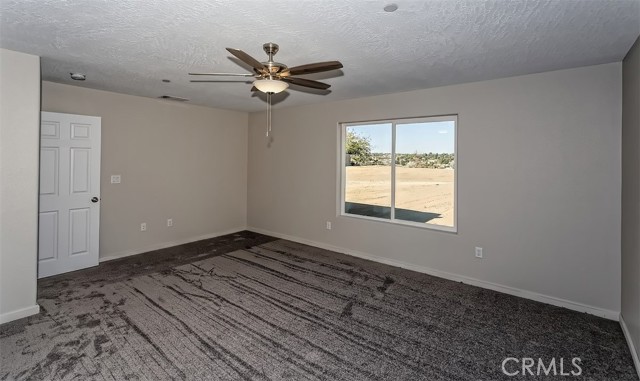 Detail Gallery Image 6 of 29 For 18428 Carob St, Hesperia,  CA 92345 - 4 Beds | 2/1 Baths