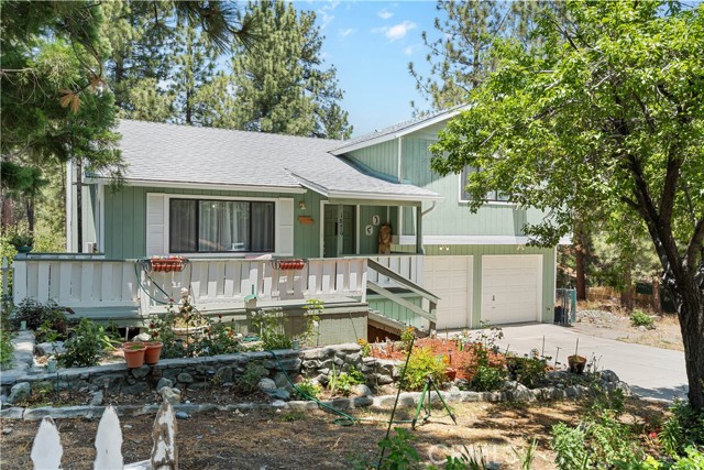 1876 Sparrow Road, Wrightwood CA: https://media.crmls.org/medias/587bf4dd-ef71-42a8-9cb1-e5ab584f9731.jpg
