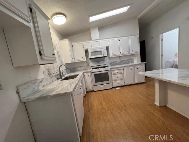 Detail Gallery Image 11 of 23 For 1701 Dinuba Ave #174,  Selma,  CA 93662 - 2 Beds | 2 Baths