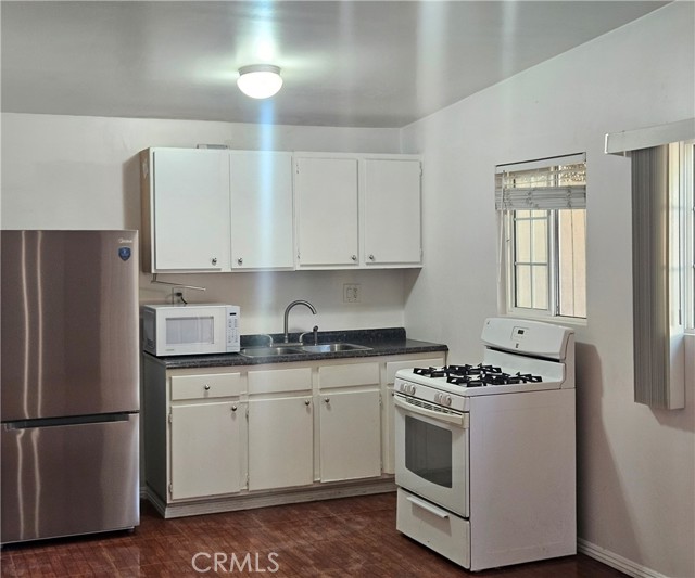 17537 Tuba, Northridge CA: https://media.crmls.org/medias/587c28f2-a6e4-4bc8-9a25-41968dd0467f.jpg
