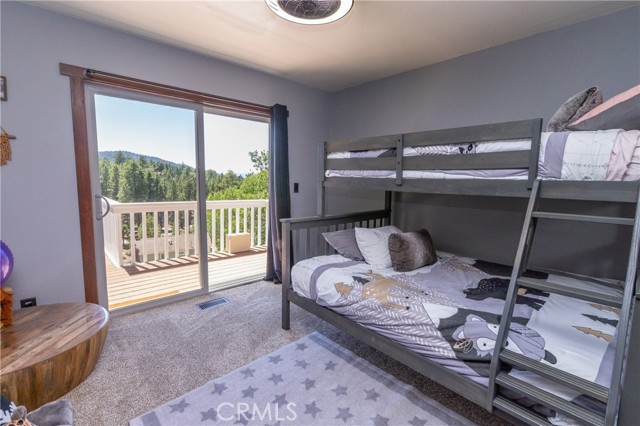 43866 Mendocino Drive, Big Bear Lake CA: https://media.crmls.org/medias/587c9f71-0b3b-49d1-8859-9b5f3212c691.jpg