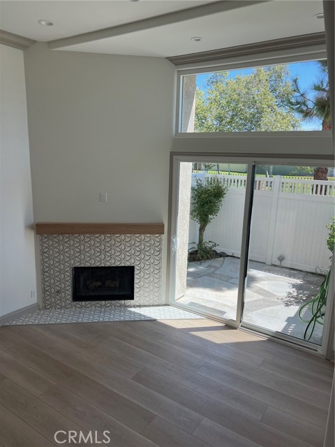 Detail Gallery Image 7 of 13 For 380 W Wilson St #E105,  Costa Mesa,  CA 92627 - 3 Beds | 3 Baths