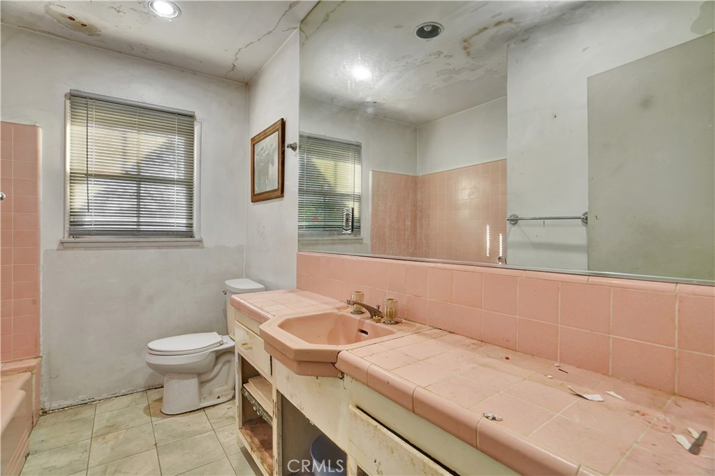 https://media.crmls.org/medias/587e8300-511a-41e0-becf-a8a04625d375.jpg?preset=X-Large