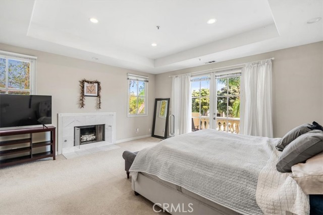 Detail Gallery Image 10 of 18 For 723 S Broadway, Redondo Beach,  CA 90277 - 4 Beds | 3/1 Baths