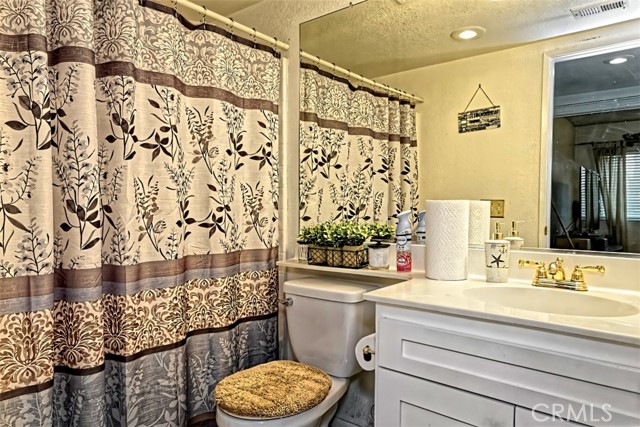 Detail Gallery Image 14 of 41 For 15605 Fairbanks Dr, Victorville,  CA 92394 - 6 Beds | 3/1 Baths