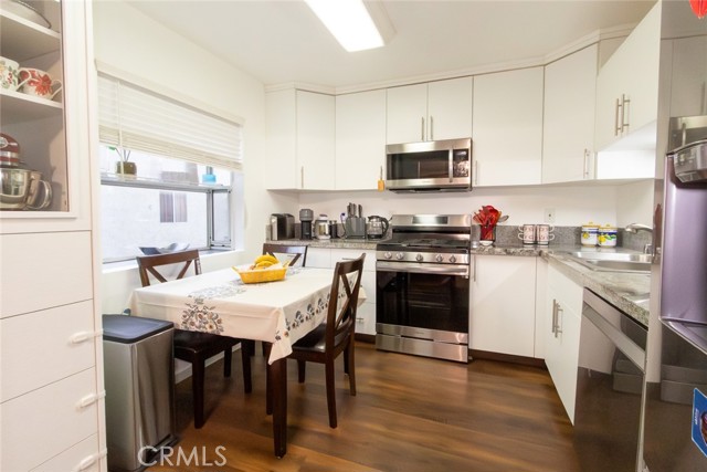 Detail Gallery Image 14 of 30 For 9551 via Ricardo, Burbank,  CA 91504 - 3 Beds | 2/1 Baths