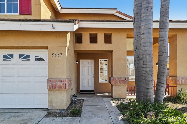 Detail Gallery Image 4 of 47 For 5667 Dartmoor Cir, Oceanside,  CA 92057 - 4 Beds | 3 Baths