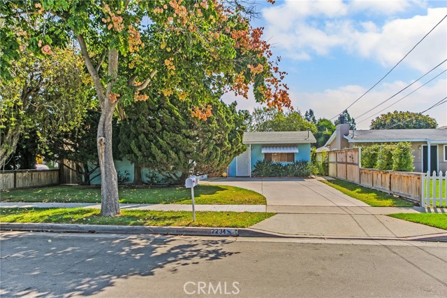 2234 Avalon Street, Costa Mesa CA: https://media.crmls.org/medias/588195dd-1cc0-4fc1-a714-7a1ffae9eeb1.jpg