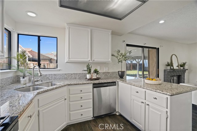 Detail Gallery Image 6 of 22 For 37702 50th St, Palmdale,  CA 93552 - 3 Beds | 2 Baths