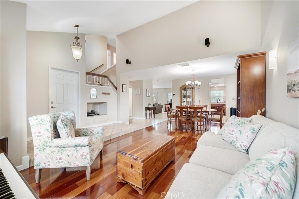 9048 Meadowrun - photo 8