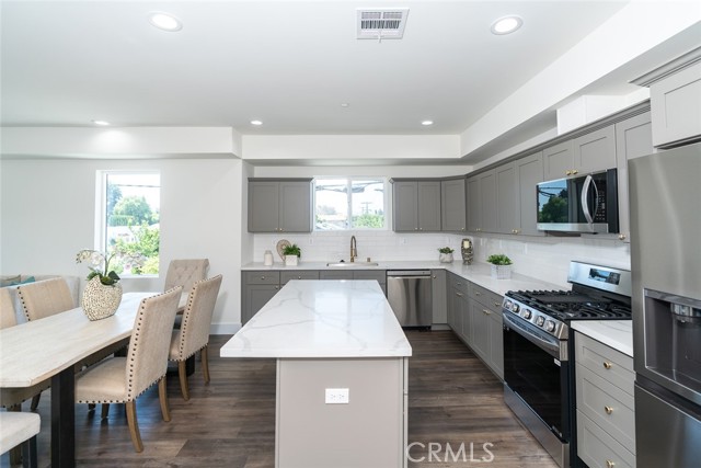 Detail Gallery Image 5 of 24 For 2231 S Longwood Ave, Los Angeles,  CA 90016 - – Beds | – Baths