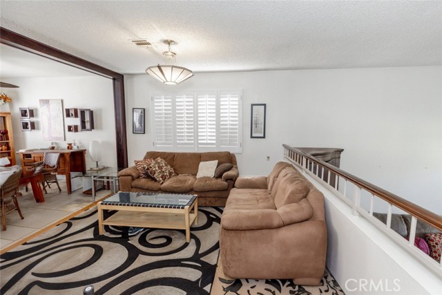 Detail Gallery Image 5 of 27 For 19545 Sherman Way #66,  Reseda,  CA 91335 - 3 Beds | 2/1 Baths