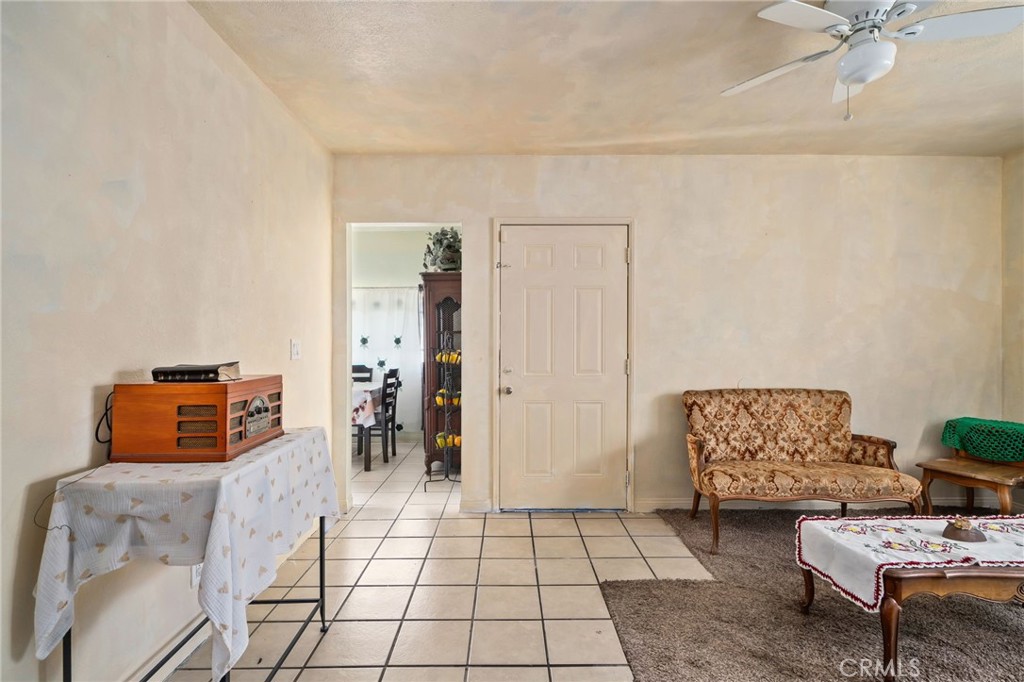 https://media.crmls.org/medias/58833dc3-cc1b-4767-bdaa-0818328aa503.jpg?preset=X-Large