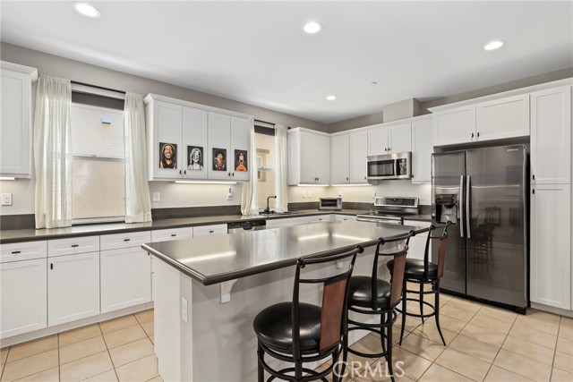 Detail Gallery Image 6 of 32 For 645 W Foothill Bld #10,  Glendora,  CA 91741 - 3 Beds | 4 Baths
