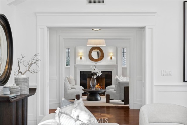 215 Marigold Avenue, Corona del Mar CA: https://media.crmls.org/medias/5883719a-7518-4e19-925a-6a31607acf22.jpg
