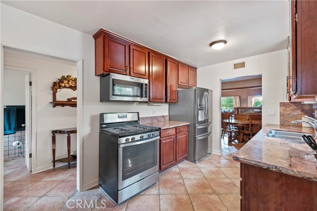 Detail Gallery Image 19 of 66 For 1327 Grove Ave, Upland,  CA 91786 - 3 Beds | 2 Baths