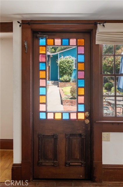 211 E Virginia Avenue, Glendora CA: https://media.crmls.org/medias/5883af32-073c-4841-abf4-8e19b15044f8.jpg
