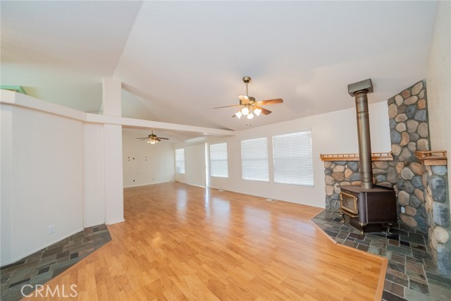 10778 Sonora Road, Phelan CA: https://media.crmls.org/medias/58842cf7-247e-496a-a01a-c0792e1c8509.jpg