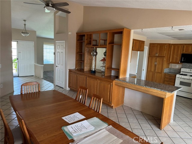 30253 Pebble Beach Drive, Menifee CA: https://media.crmls.org/medias/58843902-6390-430e-b083-0705a474ac31.jpg