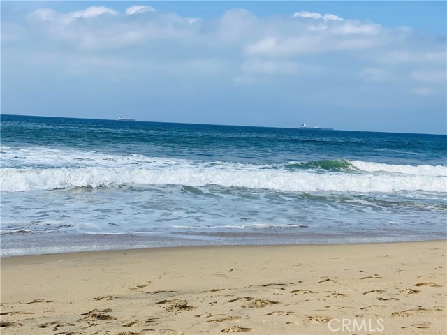 117 Alabama Street, Huntington Beach CA: https://media.crmls.org/medias/58844b55-6b11-4bad-b56e-2c46c2dd376d.jpg