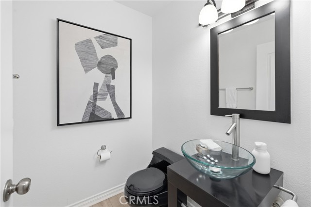 Detail Gallery Image 9 of 27 For 909 Muirfield, Newport Beach,  CA 92660 - 2 Beds | 2/1 Baths