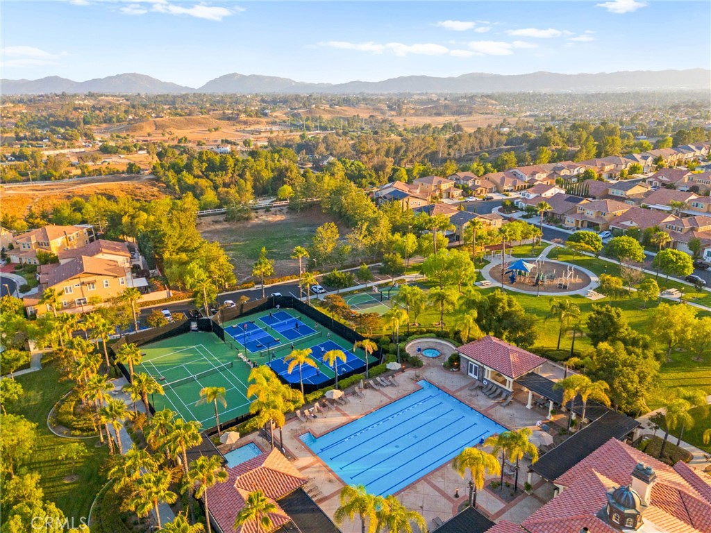 https://media.crmls.org/medias/588535b9-4825-49b5-b0ca-14e9b2a90efe.jpg?preset=X-Large