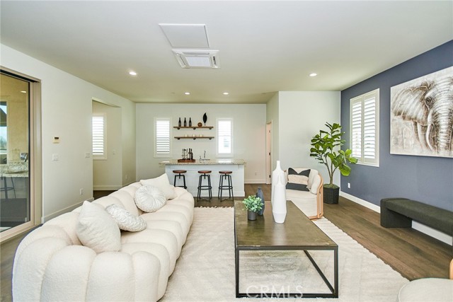 320 Magnet, Irvine CA: https://media.crmls.org/medias/588662b8-e3ac-475b-abe7-0cf6e54157f0.jpg