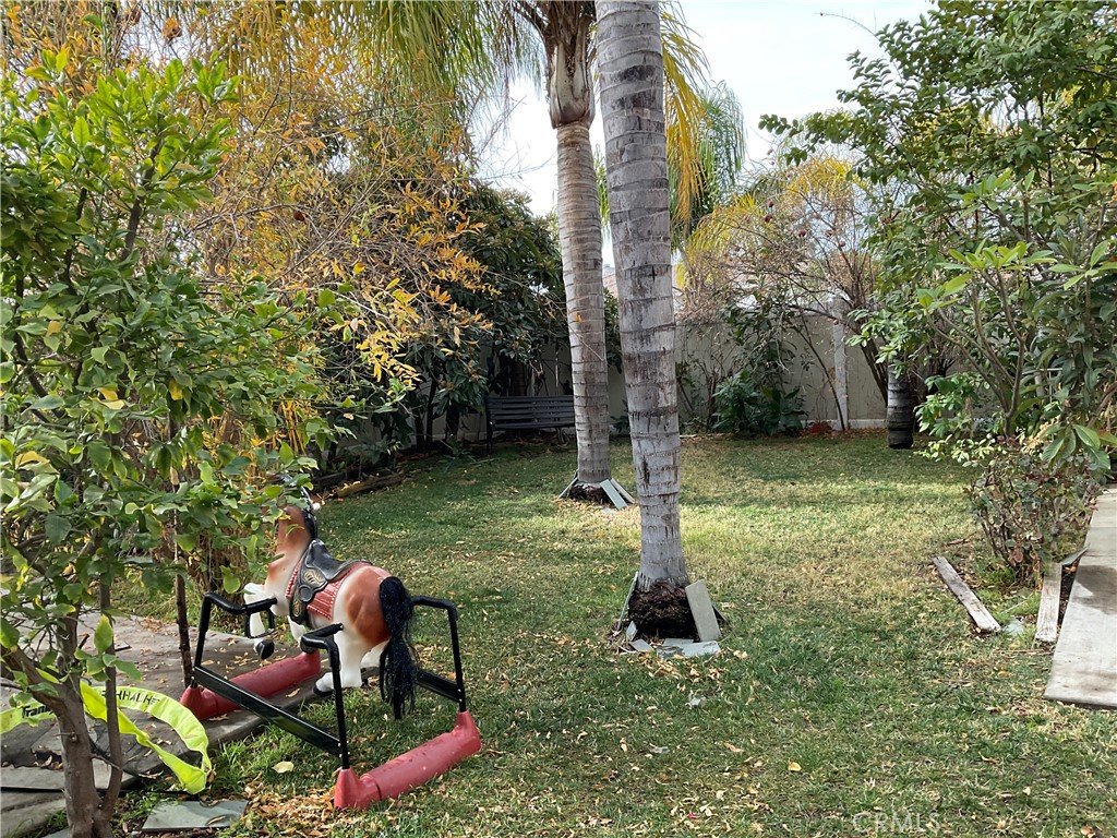 https://media.crmls.org/medias/588833f9-0c22-44c4-820c-b32fc6570159.jpg?preset=X-Large