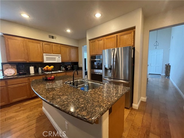 Detail Gallery Image 9 of 38 For 10 Acanthus, Rancho Santa Margarita,  CA 92688 - 5 Beds | 3 Baths