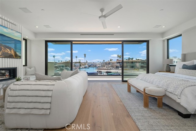 20 Balboa Coves, Newport Beach CA: https://media.crmls.org/medias/5889ab50-9530-43f9-b7bb-aad527ff3d3b.jpg