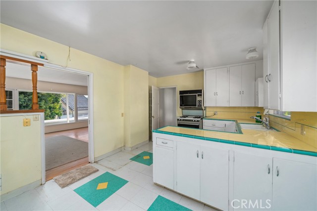 12852 Fairhaven, Santa Ana CA: https://media.crmls.org/medias/588bf5d9-a1c5-4bd2-b515-7266206011d8.jpg