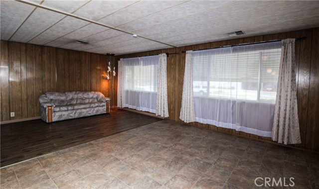 Detail Gallery Image 3 of 25 For 13829 Riviera, Victorville,  CA 92395 - 2 Beds | 2 Baths