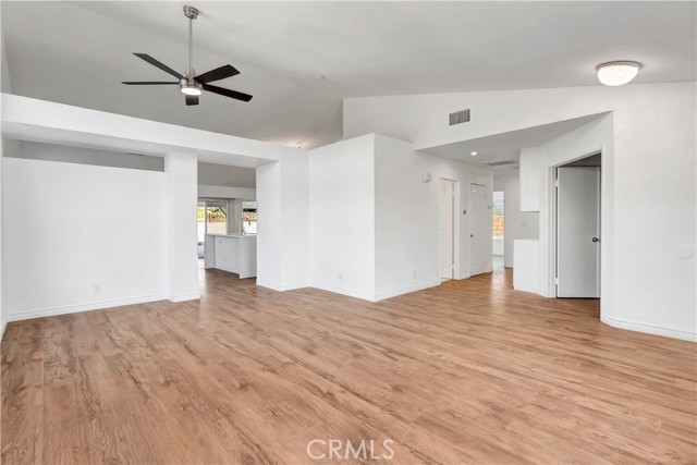 Detail Gallery Image 8 of 44 For 2031 Thomas Dr, Lancaster,  CA 93535 - 5 Beds | 2 Baths