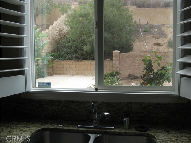 12022 Loyola Court, Fontana CA: https://media.crmls.org/medias/588cdd6f-99b2-454a-8388-23d915a49cc8.jpg