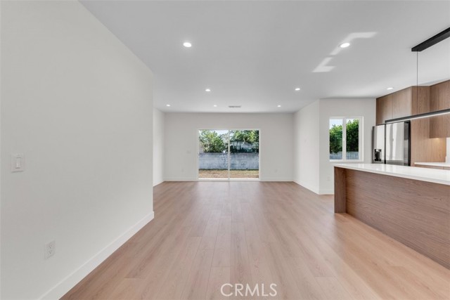 11240 Lull Street, Sun Valley CA: https://media.crmls.org/medias/588e5c50-0da2-4473-b66f-f9295bc83c5e.jpg