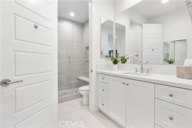 59 Sanctuary Lane, Mission Viejo CA: https://media.crmls.org/medias/588e755e-9992-4228-9586-b07ea92a8a42.jpg