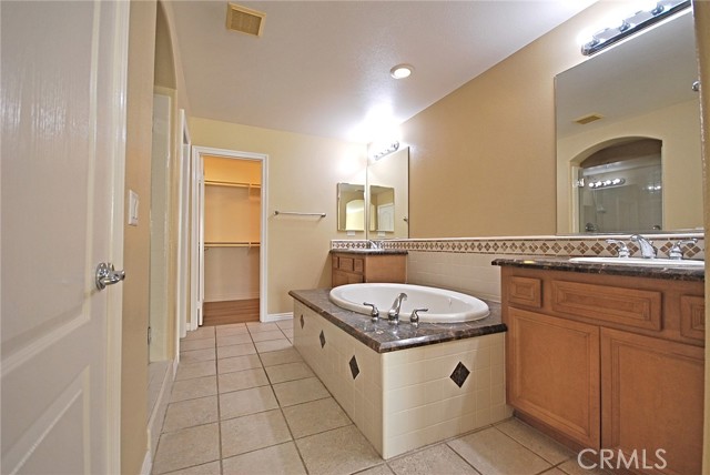 Detail Gallery Image 9 of 21 For 25550 via Ventana, Valencia,  CA 91381 - 3 Beds | 3 Baths
