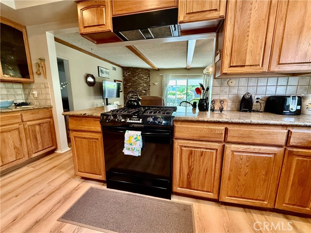 Detail Gallery Image 9 of 24 For 22216 Del Valle St, Woodland Hills,  CA 91364 - 3 Beds | 2/1 Baths