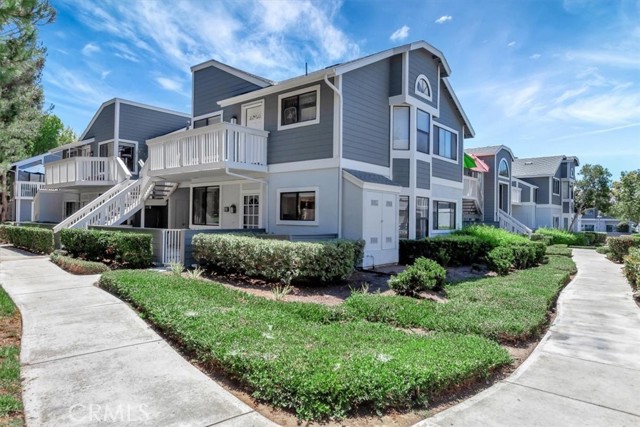 52 Remington, Irvine CA: https://media.crmls.org/medias/588f67af-8caa-405e-9f8a-6f0b0f7703dd.jpg