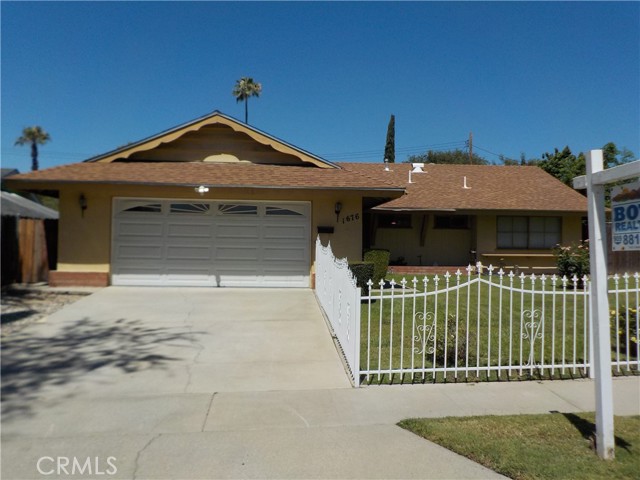 1676 Dumbarton Avenue, San Bernardino CA: https://media.crmls.org/medias/588fe554-ea59-4087-8607-917f9ce04f81.jpg