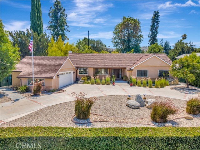 4532 Del Moreno Drive, Woodland Hills CA: https://media.crmls.org/medias/58900e44-9c44-4a3c-b102-8d617412a2fe.jpg