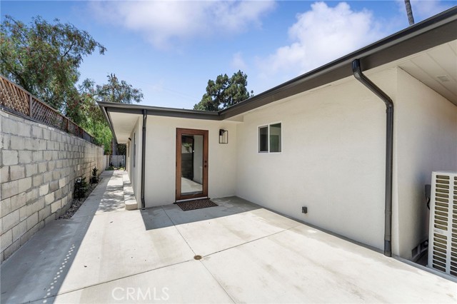 5010 Elmwood Avenue, Los Angeles CA: https://media.crmls.org/medias/58902578-c3fb-496d-84fc-7b2236bb9e5d.jpg