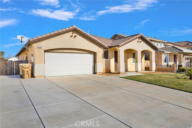 Detail Gallery Image 2 of 50 For 13720 Adams St, Oak Hills,  CA 92344 - 4 Beds | 2 Baths