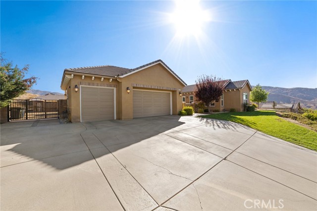 Detail Gallery Image 1 of 35 For 3086 Crystal Ridge Ln, Colton,  CA 92324 - 4 Beds | 3/1 Baths