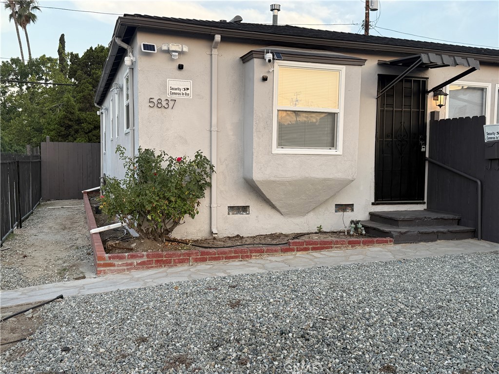 5837 Vineland Avenue